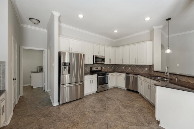 527 Oak Ridge Grove Cir, Spring, TX 77386 - kitchen with stainless steel appliances, a sink, dark countertops, backsplash, and crown molding