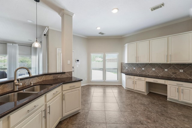 527 Oak Ridge Grove Cir, Spring, TX 77386 - kitchen featuring a sink, backsplash, crown molding, decorative light fixtures, and recessed lighting