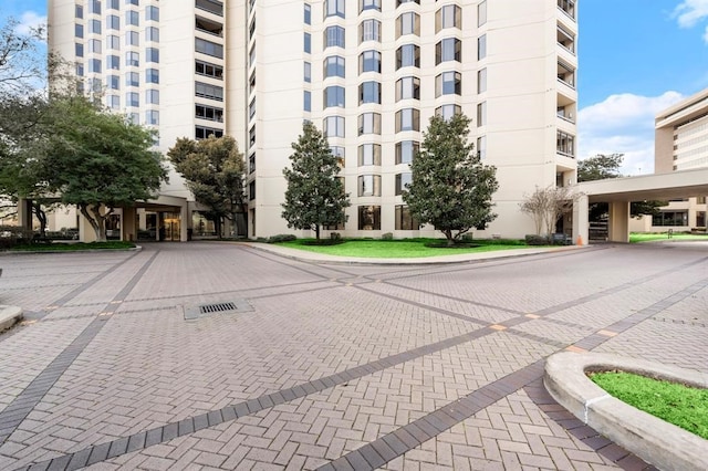 5555 Del Monte Dr Unit 103, Houston, TX 77056 - view of apartment building / complex