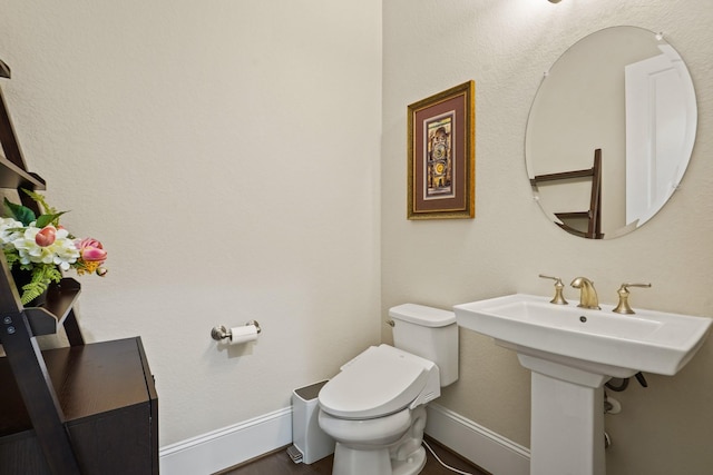 9810 Mount Whitney, Missouri City, TX 77459 - half bath featuring toilet, baseboards, and a sink