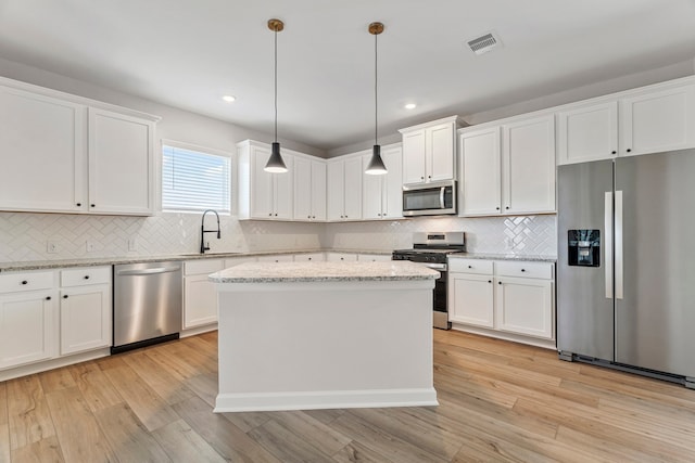 10518 Sutter Creek Dr, Iowa Colony, TX 77583 - kitchen featuring stainless steel appliances, a sink, backsplash, white cabinets, and recessed lighting