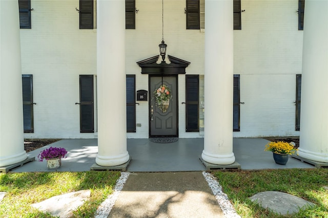 215 Whispering Oaks Dr, Taylor Lake Village, TX 77586 - property entrance featuring covered porch