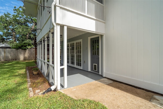 215 Whispering Oaks Dr, Taylor Lake Village, TX 77586 - entrance to property with a patio area