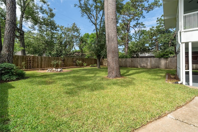 215 Whispering Oaks Dr, Taylor Lake Village, TX 77586 - view of yard