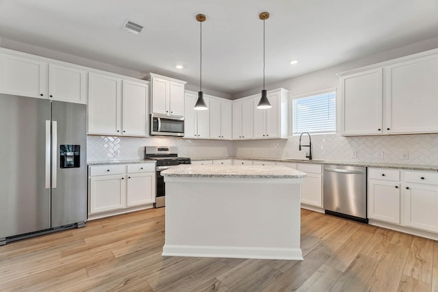 1927 June Lake Ln, Iowa Colony, TX 77583 - kitchen with appliances with stainless steel finishes, a sink, light wood-type flooring, backsplash, and recessed lighting