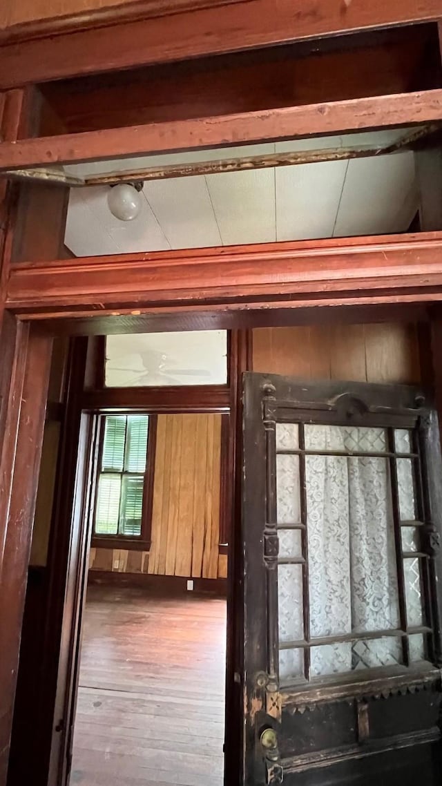 614 18th St, Galveston, TX 77550 - detailed view of wooden walls and wood finished floors