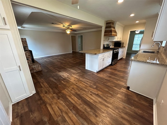 203 Ridgewood Dr, Spring, TX 77386 - kitchen with appliances with stainless steel finishes, custom range hood, ceiling fan, recessed lighting, and open floor plan