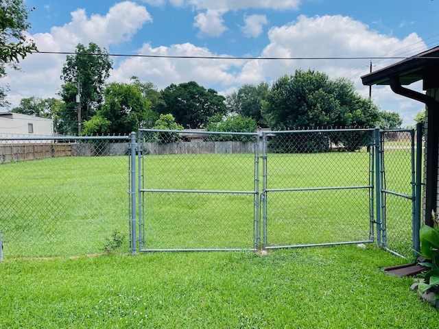 7635 Nordling Rd, Houston, TX 77037 - view of yard with a gate