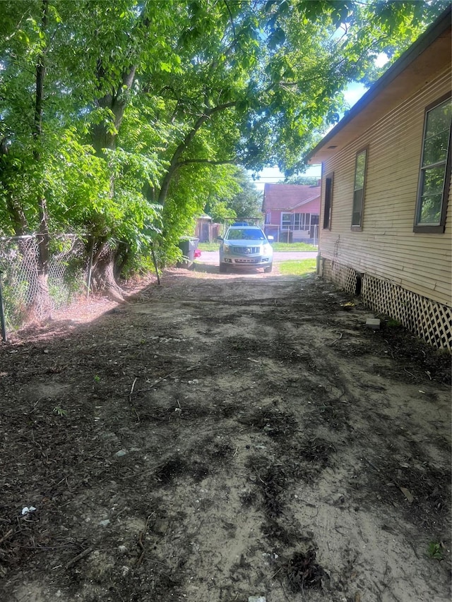 3419 Dennis St, Houston, TX 77004 - view of yard