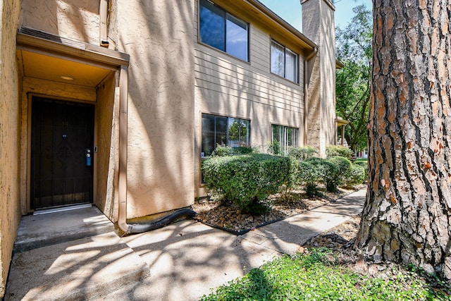 5001 Lamonte Ln Unit 14, Houston, TX 77092 - property entrance with a chimney and stucco siding