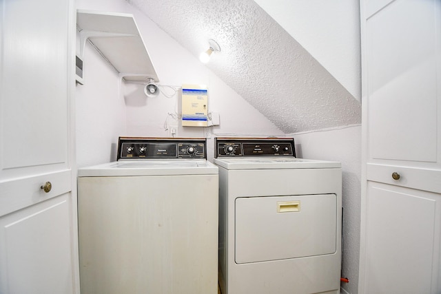 5001 Lamonte Ln Unit 14, Houston, TX 77092 - laundry area with washing machine and dryer and a textured ceiling