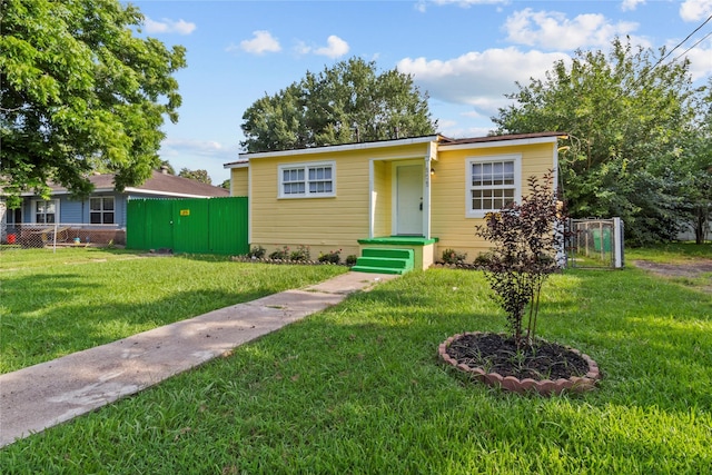 605 Pearl St, Baytown, TX 77520 - photo 1