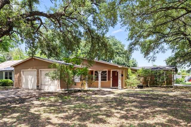917 Alvin St, Pasadena, TX 77506 - single story home with an attached garage