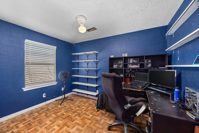 917 Alvin St, Pasadena, TX 77506 - office space featuring a textured ceiling, a textured wall, and baseboards