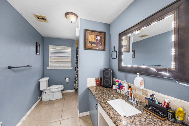 917 Alvin St, Pasadena, TX 77506 - bathroom with toilet, vanity, tile patterned floors, baseboards, and a textured ceiling