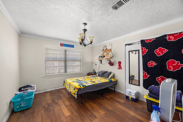 917 Alvin St, Pasadena, TX 77506 - bedroom featuring a chandelier, ornamental molding, a textured ceiling, wood finished floors, and baseboards