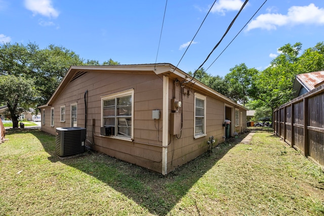 917 Alvin St, Pasadena, TX 77506 - view of home's exterior featuring cooling unit