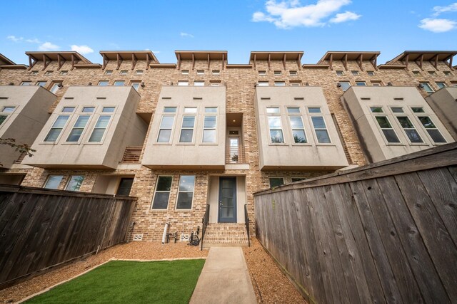 111 E 2nd St, Houston, TX 77007 - back of property with entry steps and brick siding