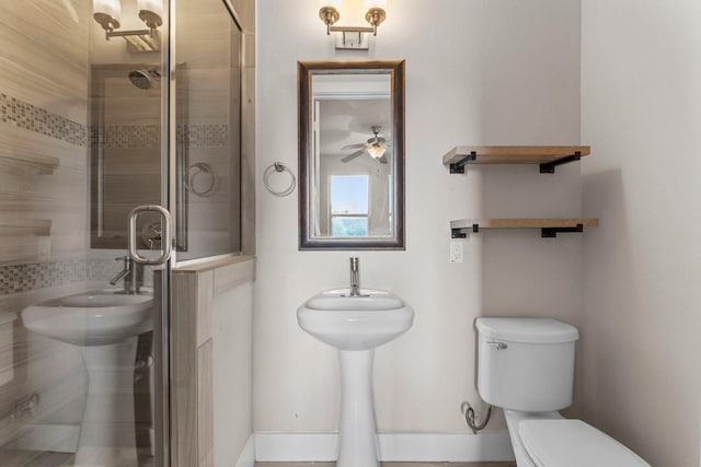 111 E 2nd St, Houston, TX 77007 - full bath featuring toilet, tiled shower, and ceiling fan