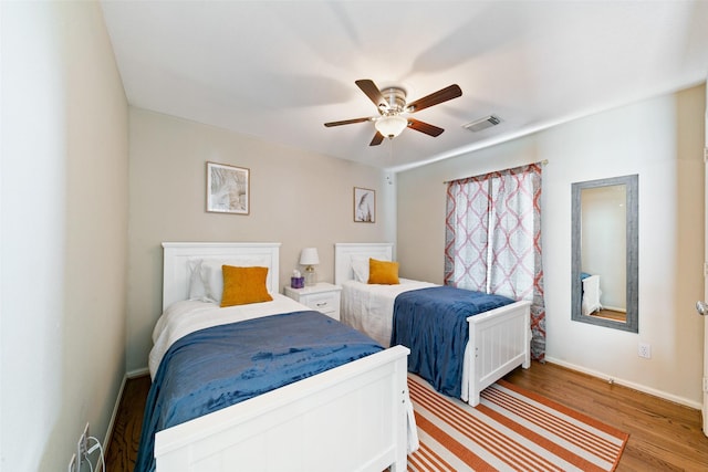 1538 Bevis St, Houston, TX 77008 - bedroom featuring light wood-style flooring, baseboards, and ceiling fan