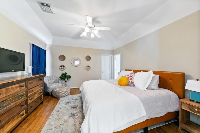 1538 Bevis St, Houston, TX 77008 - bedroom featuring wood finished floors and a ceiling fan