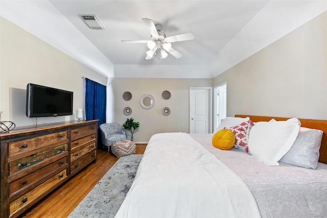 1538 Bevis St, Houston, TX 77008 - bedroom with wood finished floors and ceiling fan