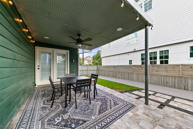 1538 Bevis St, Houston, TX 77008 - fenced backyard with a patio, outdoor dining area, and a ceiling fan