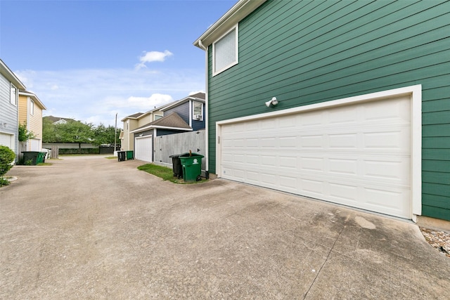 1538 Bevis St, Houston, TX 77008 - garage with driveway
