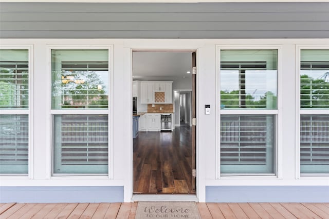 610 S Shady Ln, Shoreacres, TX 77571 - view of exterior entry featuring beverage cooler