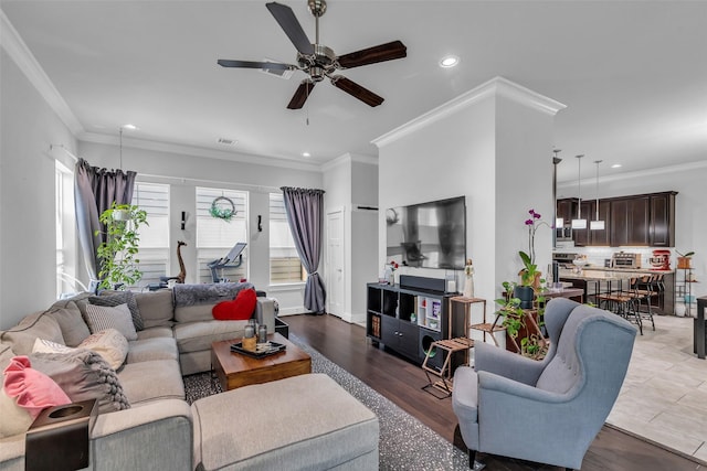 3009A Bell St, Houston, TX 77003 - living area featuring a ceiling fan, healthy amount of natural light, recessed lighting, crown molding, and baseboards