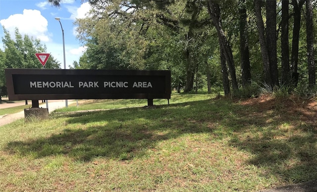 5422 Gibson St Unit A, Houston, TX 77007 - community / neighborhood sign with a yard