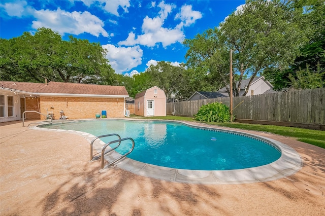 1214 Lindsey Dr, Rosenberg, TX 77471 - view of pool with a fenced backyard and a patio area