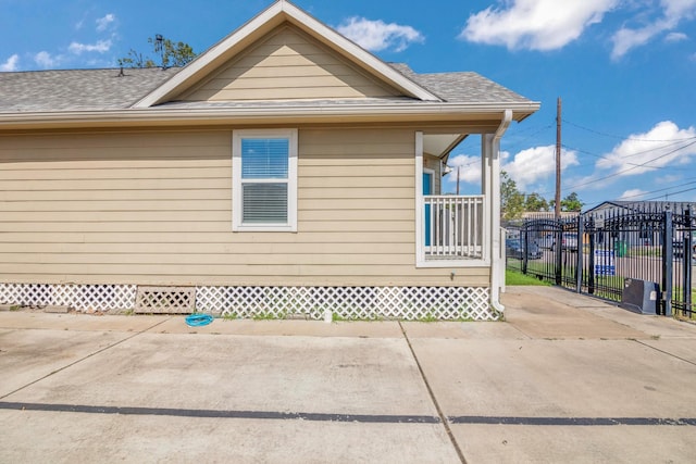 7112 Ave L, Houston, TX 77011 - view of home's exterior featuring roof with shingles