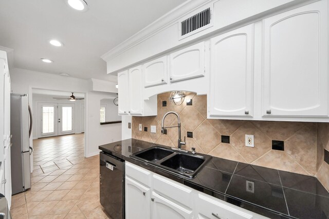 405 N Post Oak Ln Unit 405, Houston, TX 77024 - kitchen with dishwasher, a sink, freestanding refrigerator, a ceiling fan, and white cabinets
