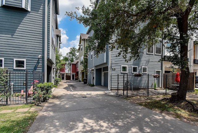 321 W 26th St Unit A, Houston, TX 77008 - view of home's exterior featuring driveway