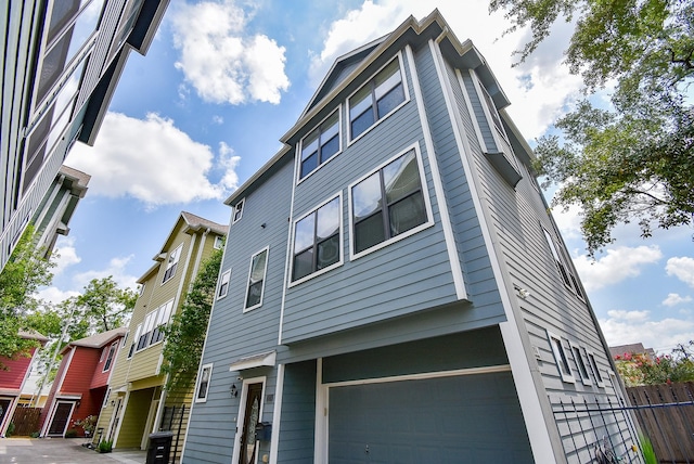 321 W 26th St Unit A, Houston, TX 77008 - view of side of property with a garage