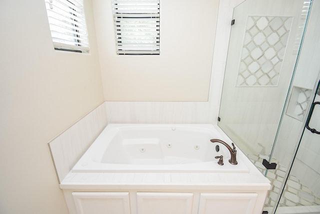 321 W 26th St Unit A, Houston, TX 77008 - full bath featuring a jetted tub and a stall shower
