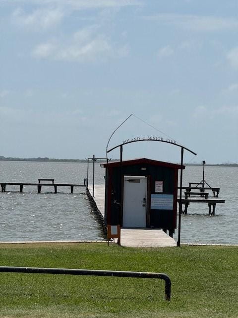 92 Angelfish Dr, Palacios, TX 77465