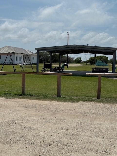 92 Angelfish Dr, Palacios, TX 77465