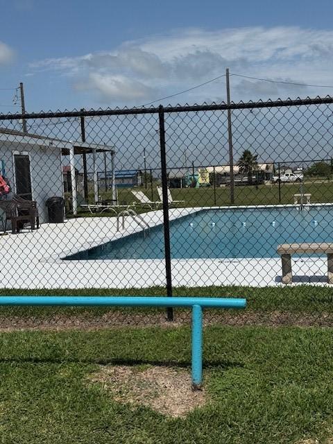92 Angelfish Dr, Palacios, TX 77465