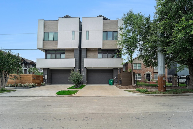 1116 Peden St, Houston, TX 77006 - contemporary house featuring a garage and driveway