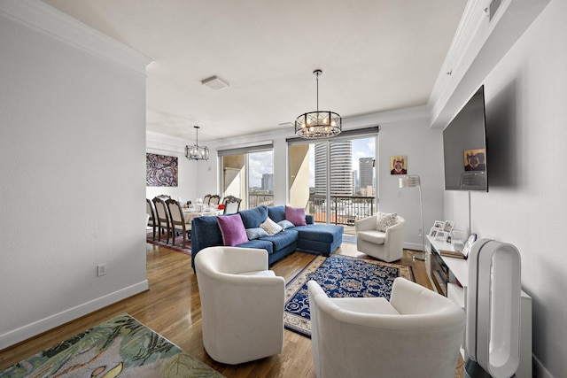 3333 Allen Pkwy Unit 908, Houston, TX 77019 - living area featuring a chandelier, wood finished floors, crown molding, and baseboards