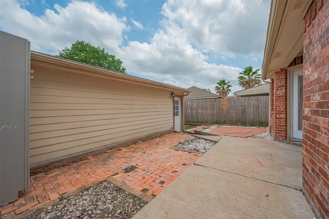 8621 Rustling Lvs Dr, Houston, TX 77083 - view of patio