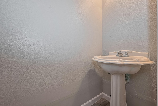 8621 Rustling Lvs Dr, Houston, TX 77083 - view of bathroom