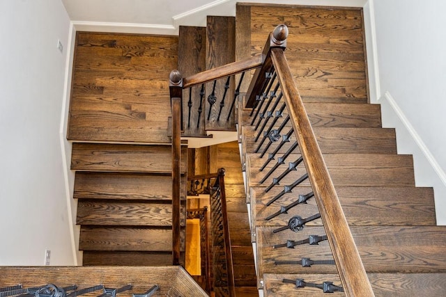1604 Fowler St, Houston, TX 77007 - view of staircase