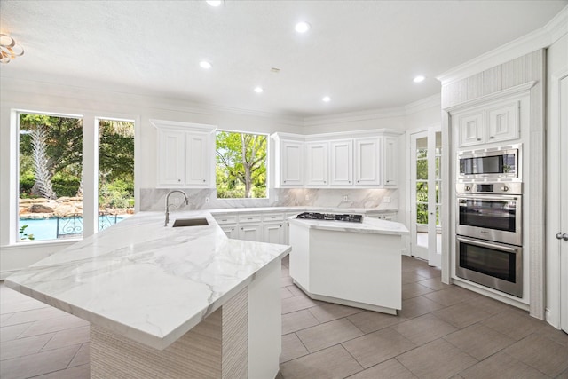 4111 Thistle Hill Ct, Sugar Land, TX 77479 - kitchen featuring a sink, healthy amount of natural light, stainless steel appliances, a peninsula, and recessed lighting