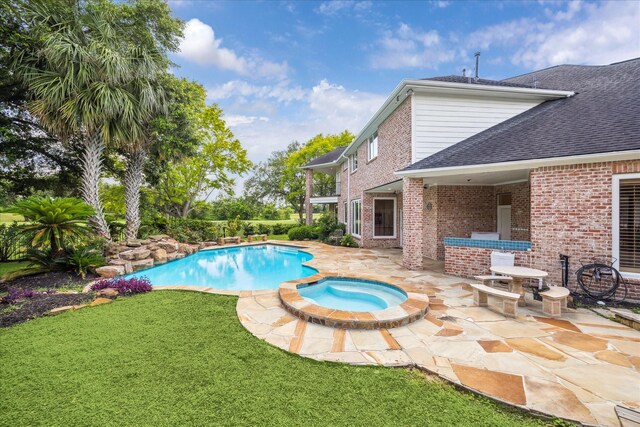 4111 Thistle Hill Ct, Sugar Land, TX 77479 - view of pool with a patio area, a lawn, and a pool with connected hot tub
