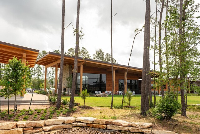 12834 Forest Garden Ct, Conroe, TX 77302 - rear view of property featuring a yard