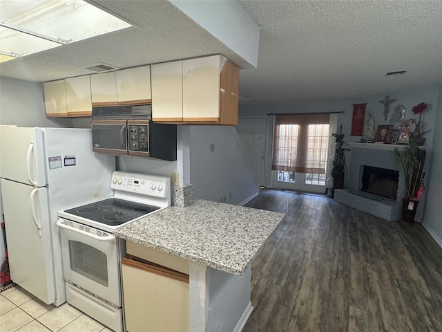 7402 Alabonson Rd Unit 303, Houston, TX 77088 - photo 3
