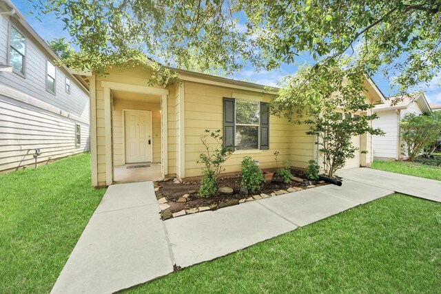 12047 Madison Oak St, Houston, TX 77038 - view of front of home with a front yard and driveway